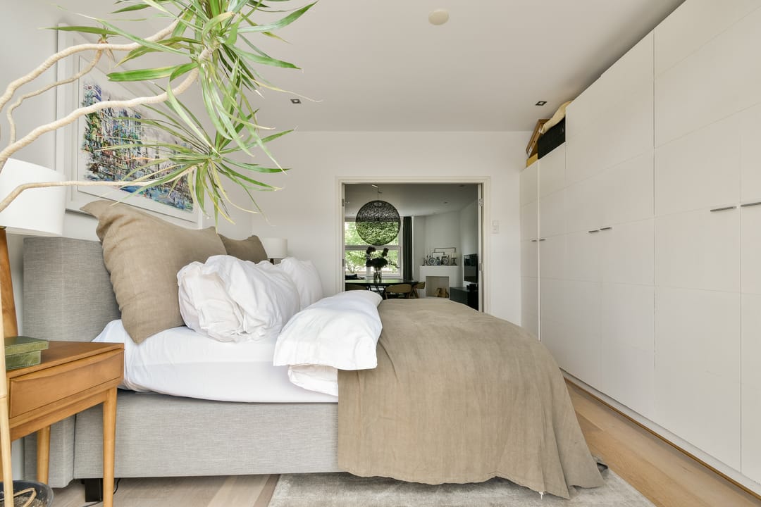 Bright 4-Room Apartment with Sunny Balcony in Amsterdam South — 17