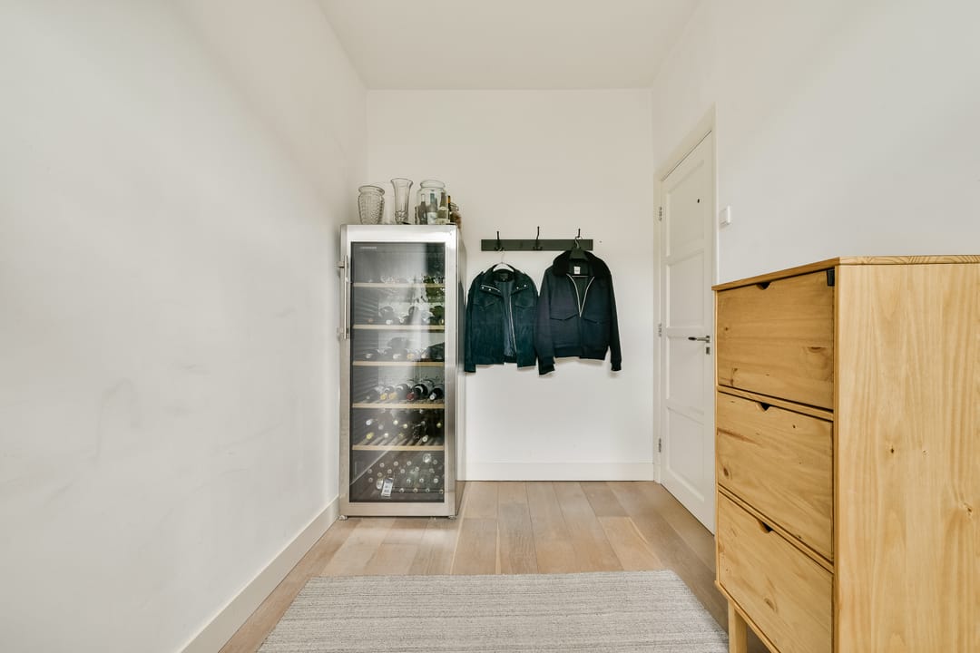 Bright 4-Room Apartment with Sunny Balcony in Amsterdam South — 23