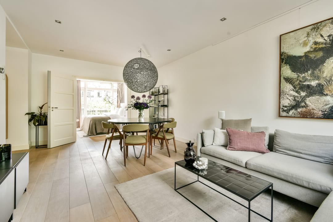 Bright 4-Room Apartment with Sunny Balcony in Amsterdam South — 8