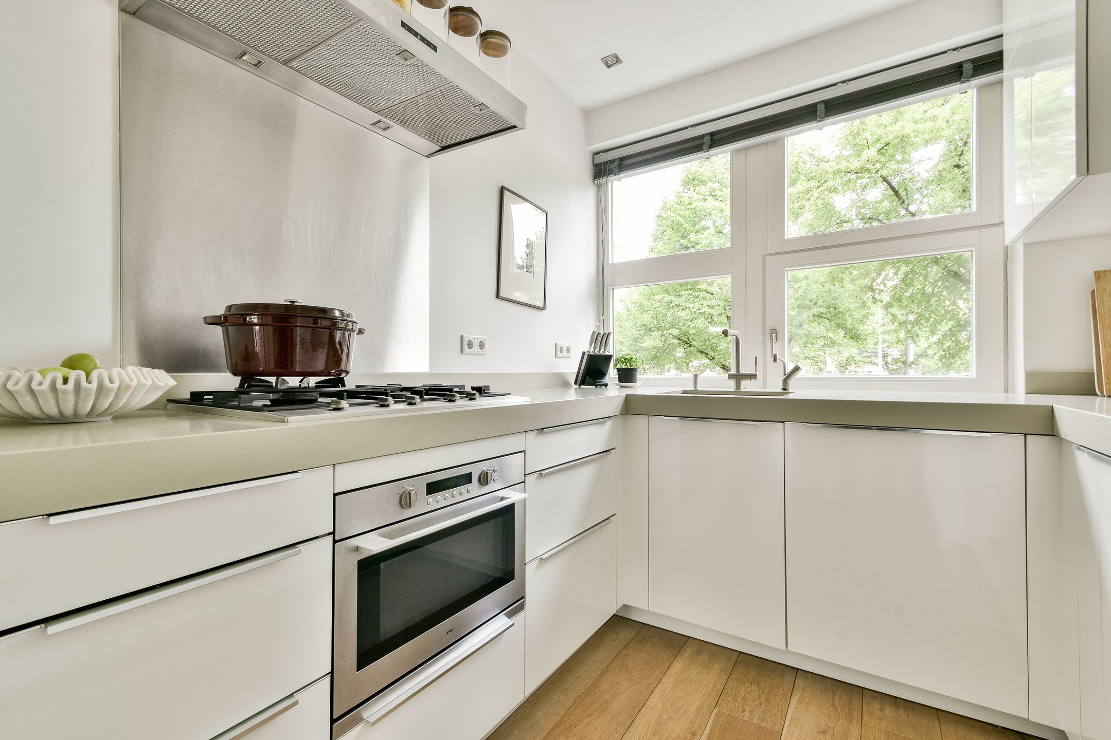 Bright 4-Room Apartment with Sunny Balcony in Amsterdam South — 12