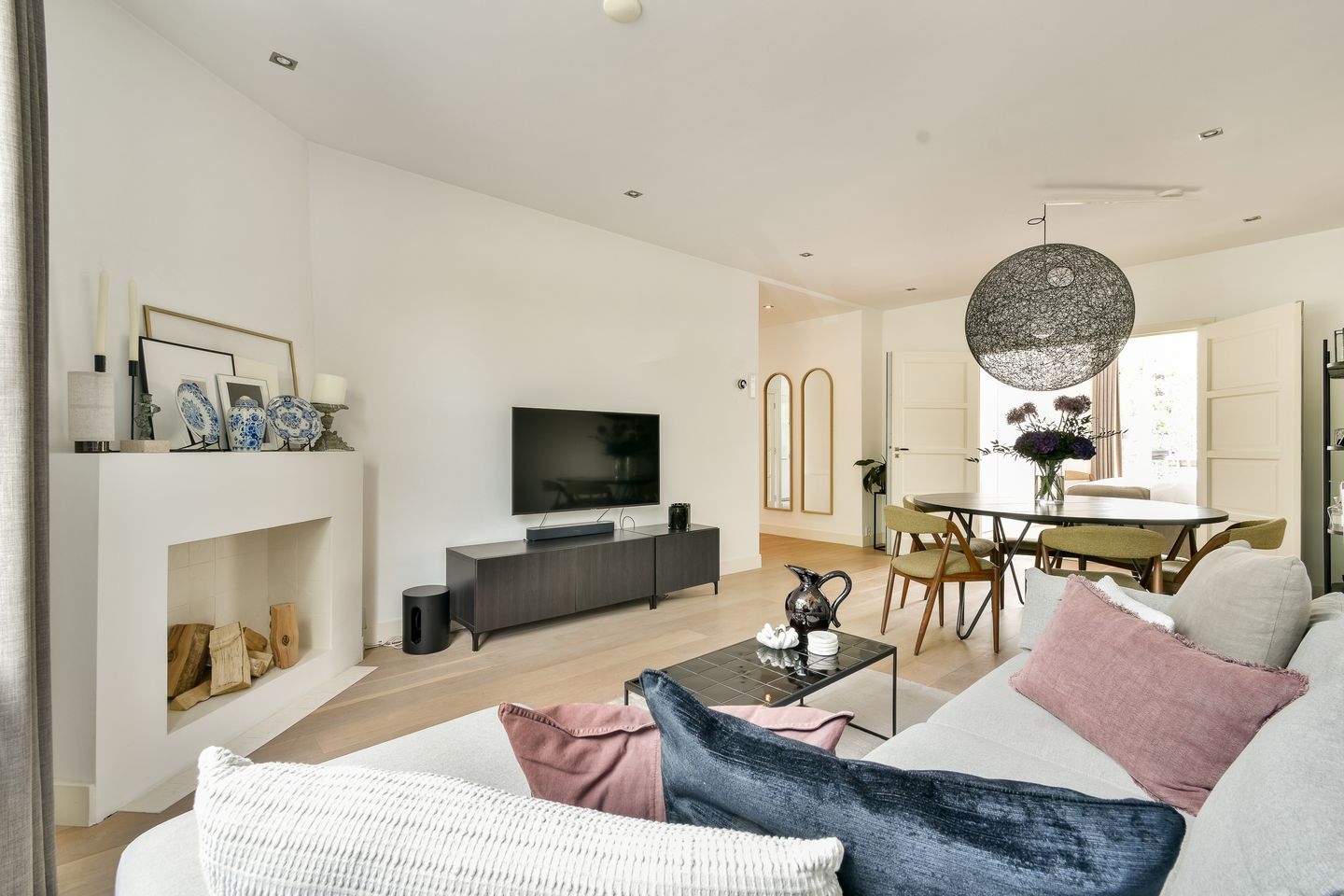 Bright 4-Room Apartment with Sunny Balcony in Amsterdam South — 10