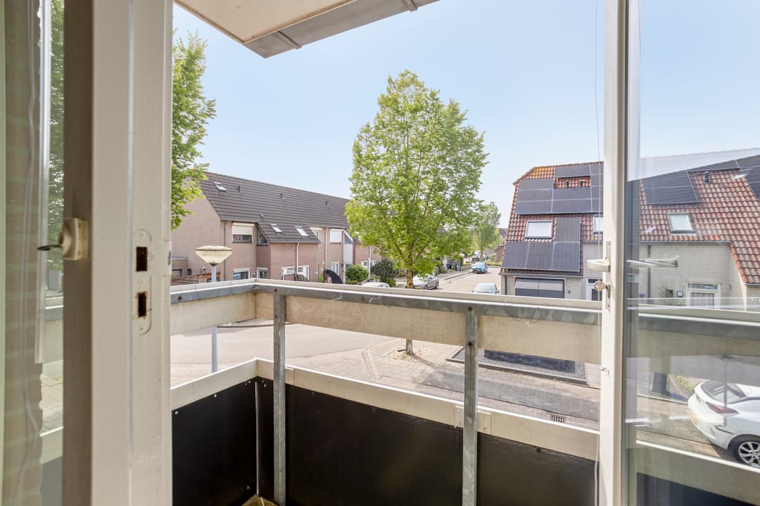 Spacious and Sustainable Family Home with Kitchen Extension and Solar Panels in Wijchen — 16