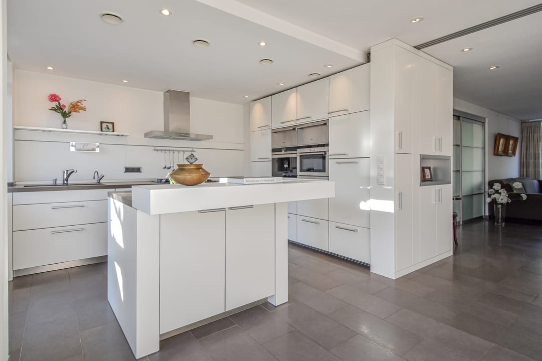 Spacious Corner House with Full Basement in Waldeck, The Hague — 8