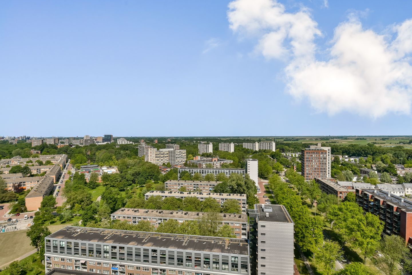 Stunning 19th Floor Apartment with Panoramic Green Views in Amsterdam Noord — 20