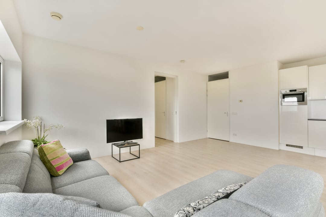 Stunning 19th Floor Apartment with Panoramic Green Views in Amsterdam Noord — 11