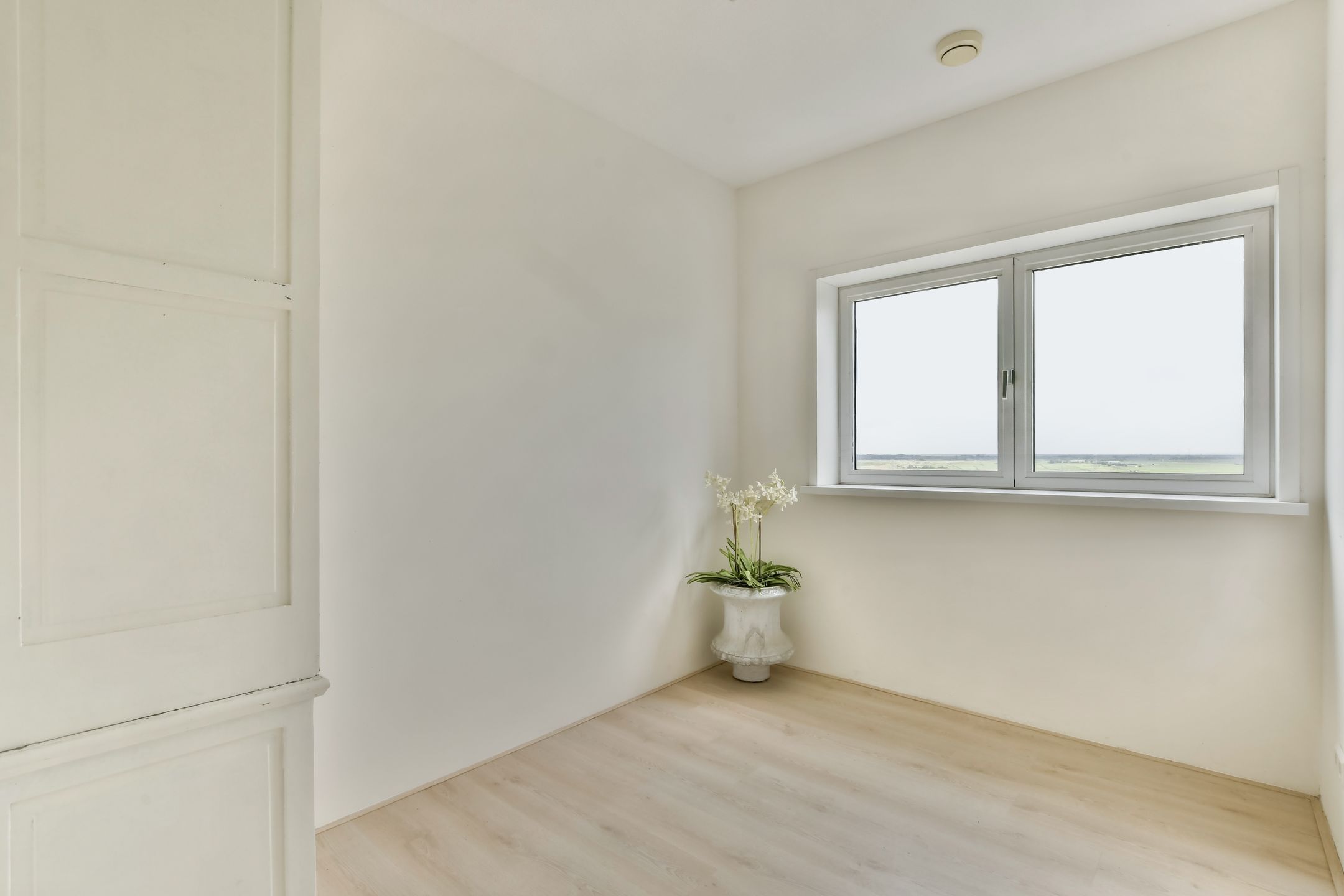 Stunning 19th Floor Apartment with Panoramic Green Views in Amsterdam Noord — 15