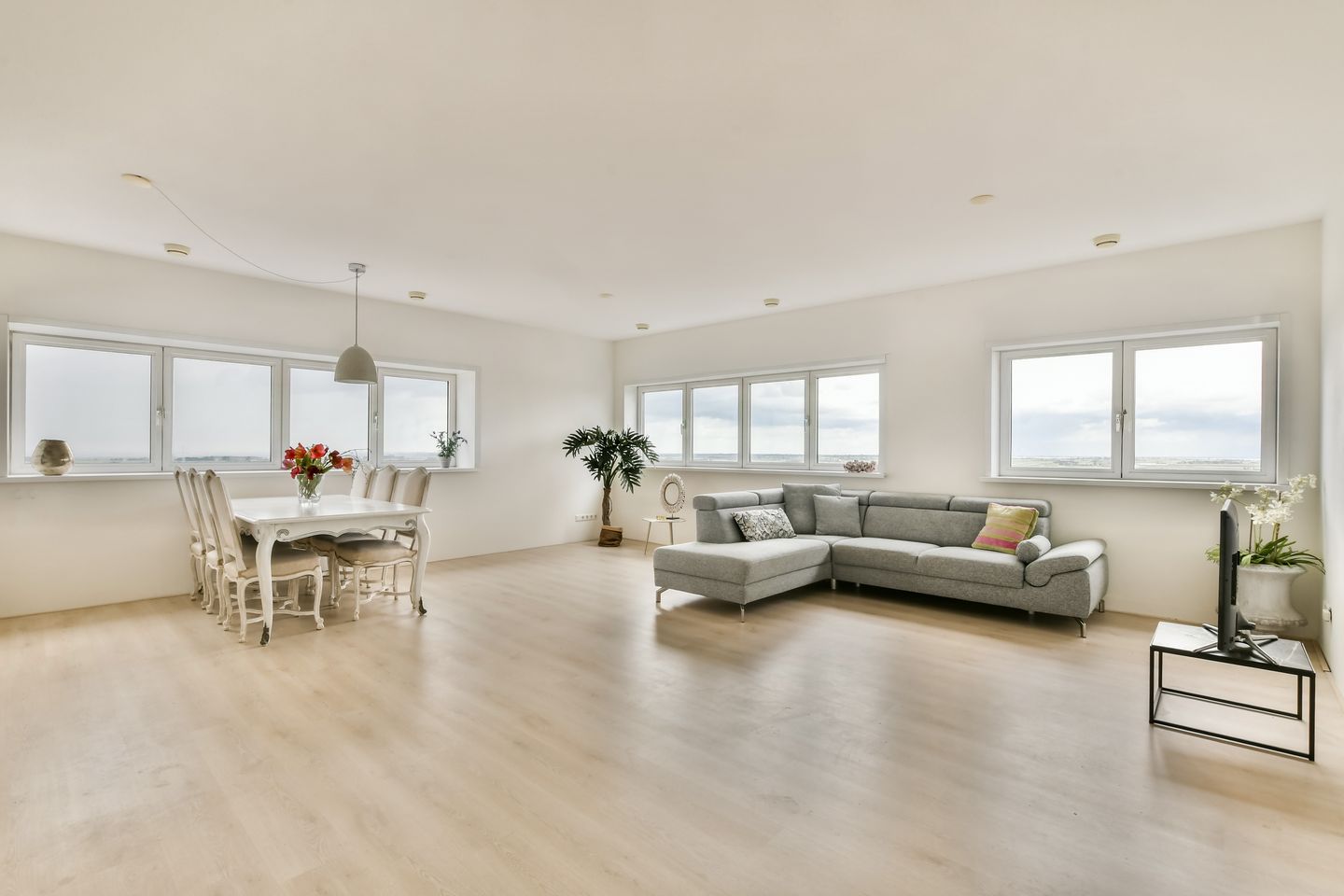 Stunning 19th Floor Apartment with Panoramic Green Views in Amsterdam Noord — 10