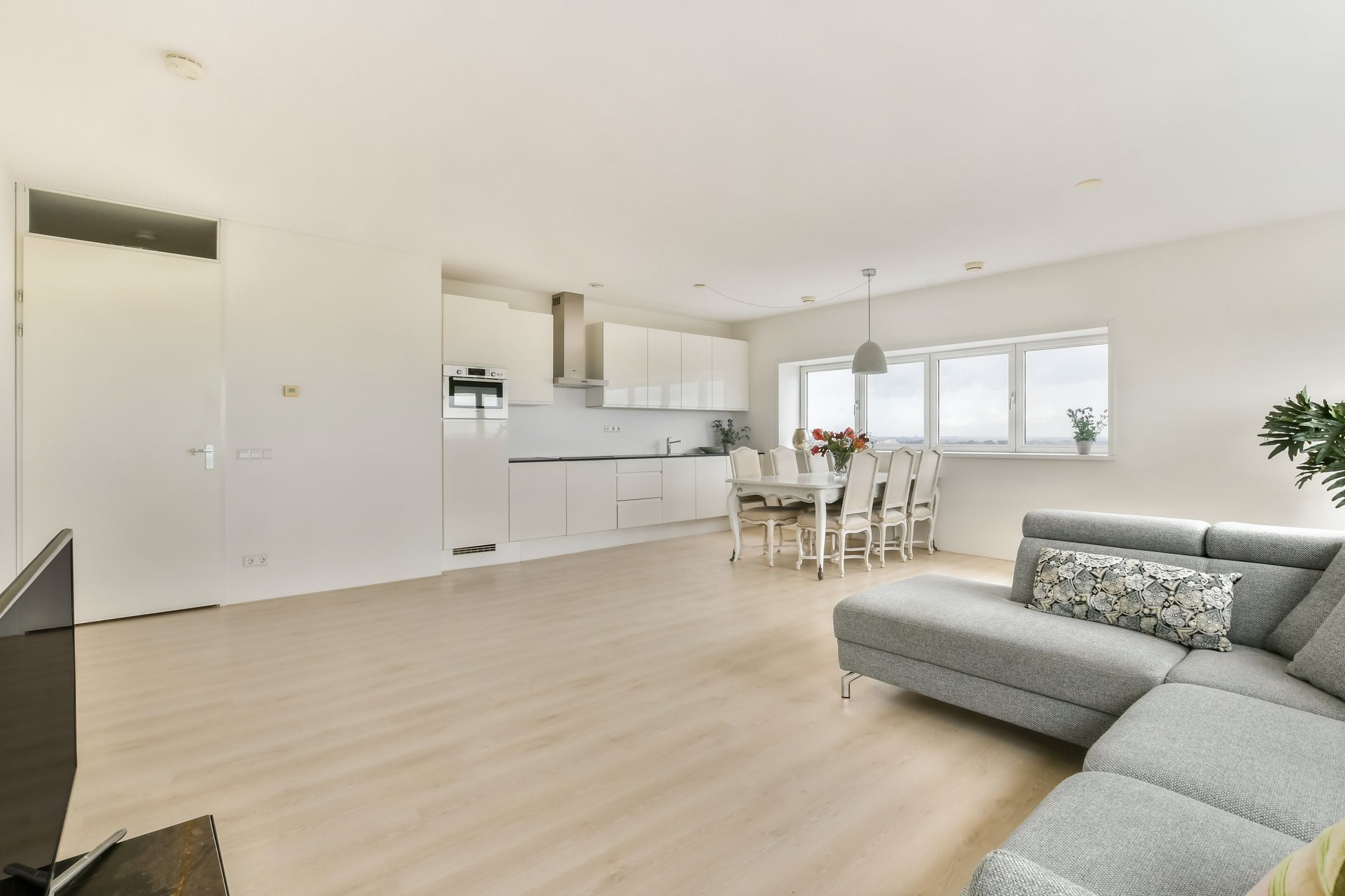 Stunning 19th Floor Apartment with Panoramic Green Views in Amsterdam Noord — 12