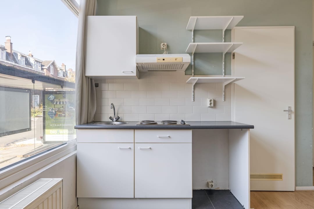 Compact Studio with High Ceilings in Utrecht-Oost — 13
