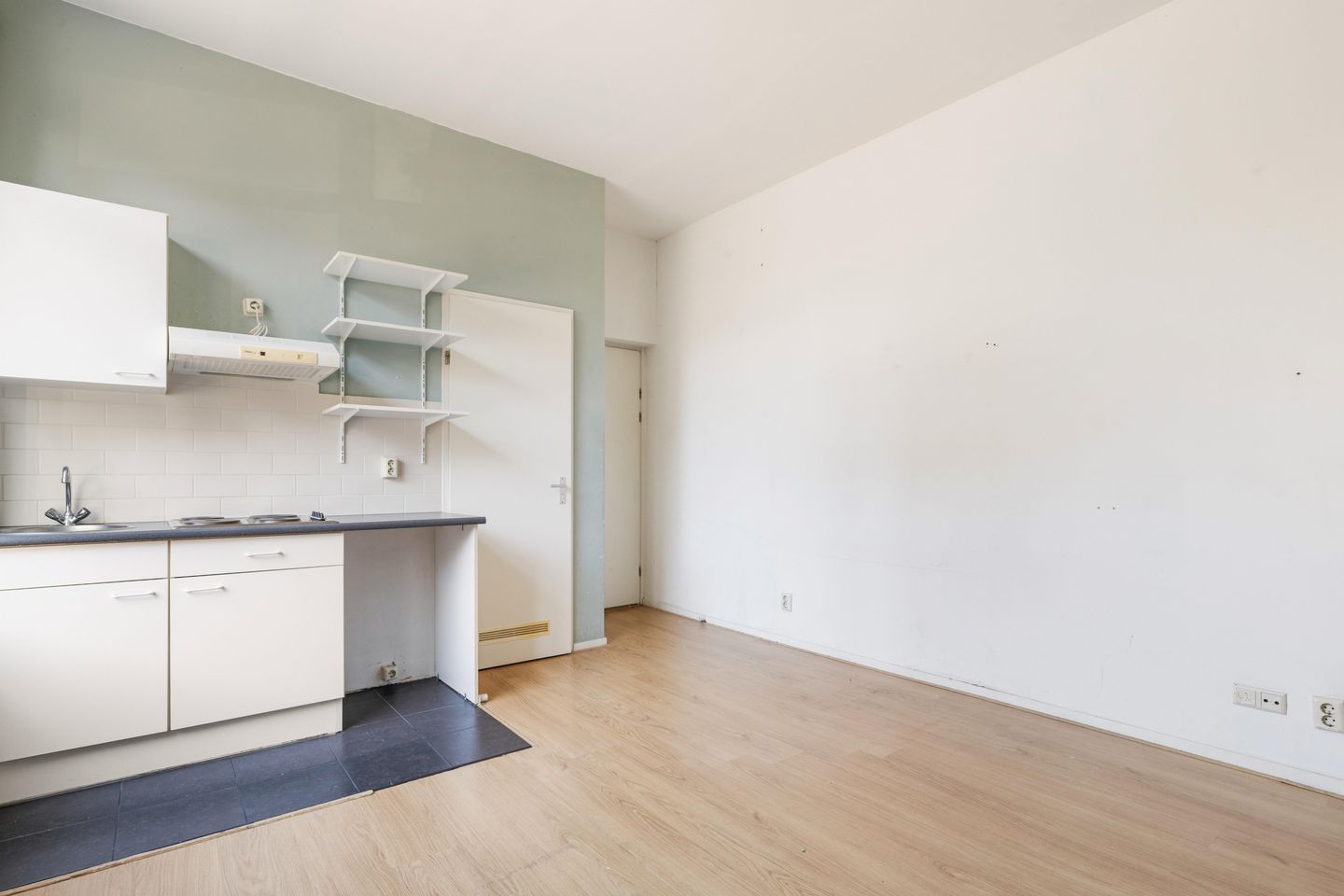 Compact Studio with High Ceilings in Utrecht-Oost — 10