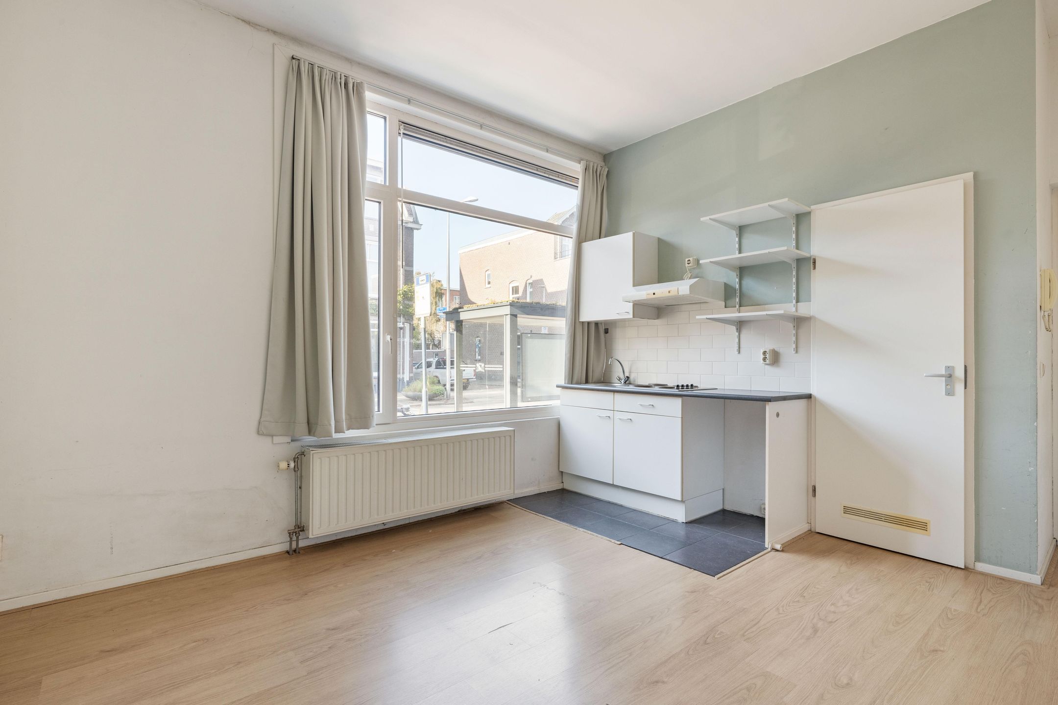 Compact Studio with High Ceilings in Utrecht-Oost — 9