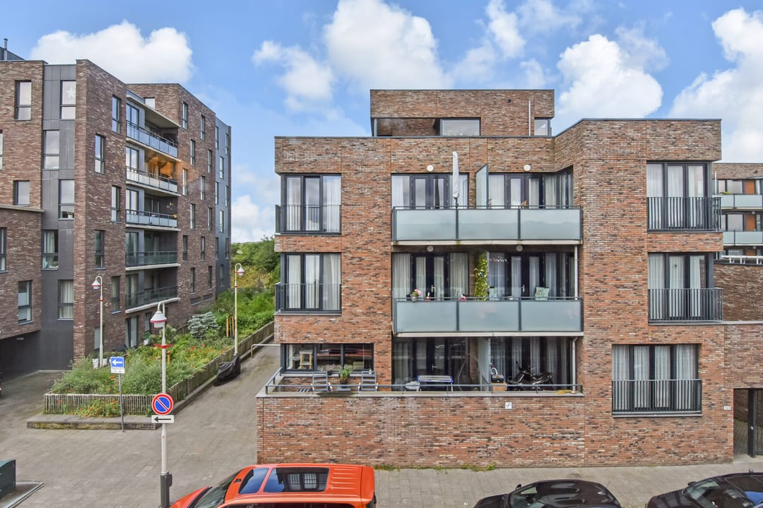 Modern Corner House with Rooftop Terrace in Scheveningen — 41