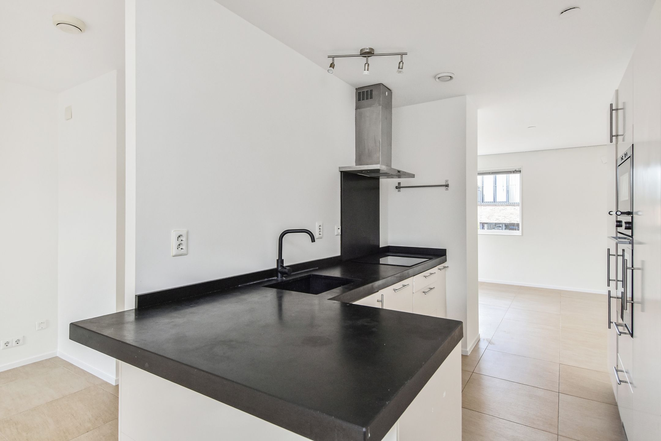 Modern Corner House with Rooftop Terrace in Scheveningen — 27