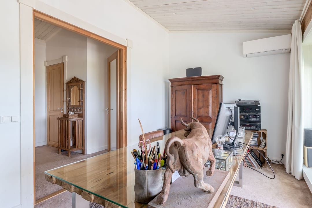Spacious detached log home with harbor views in peaceful villa neighborhood — 46