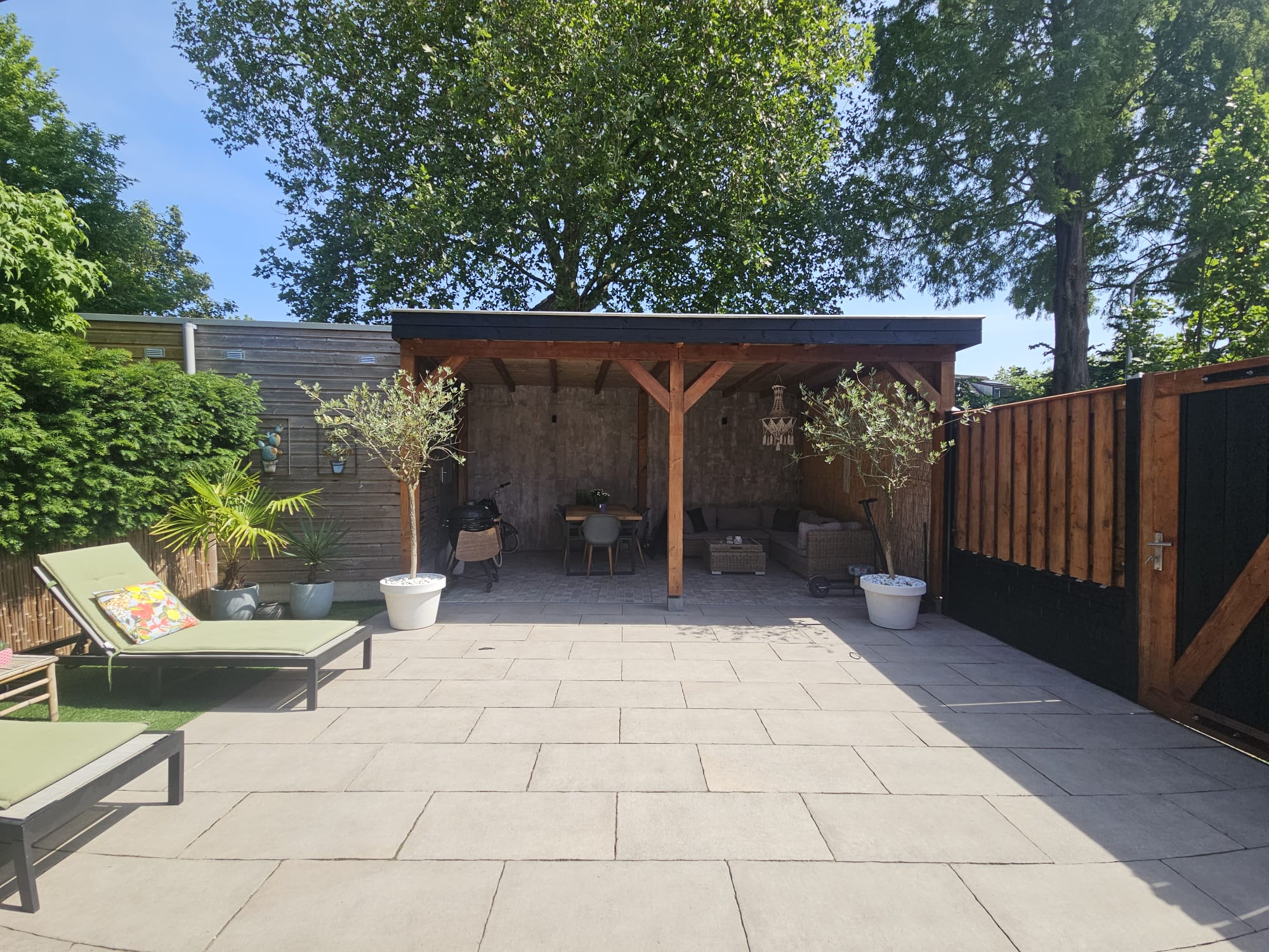 Spacious Corner Home with Premium Finishes and Sunny Garden Canopy — 42
