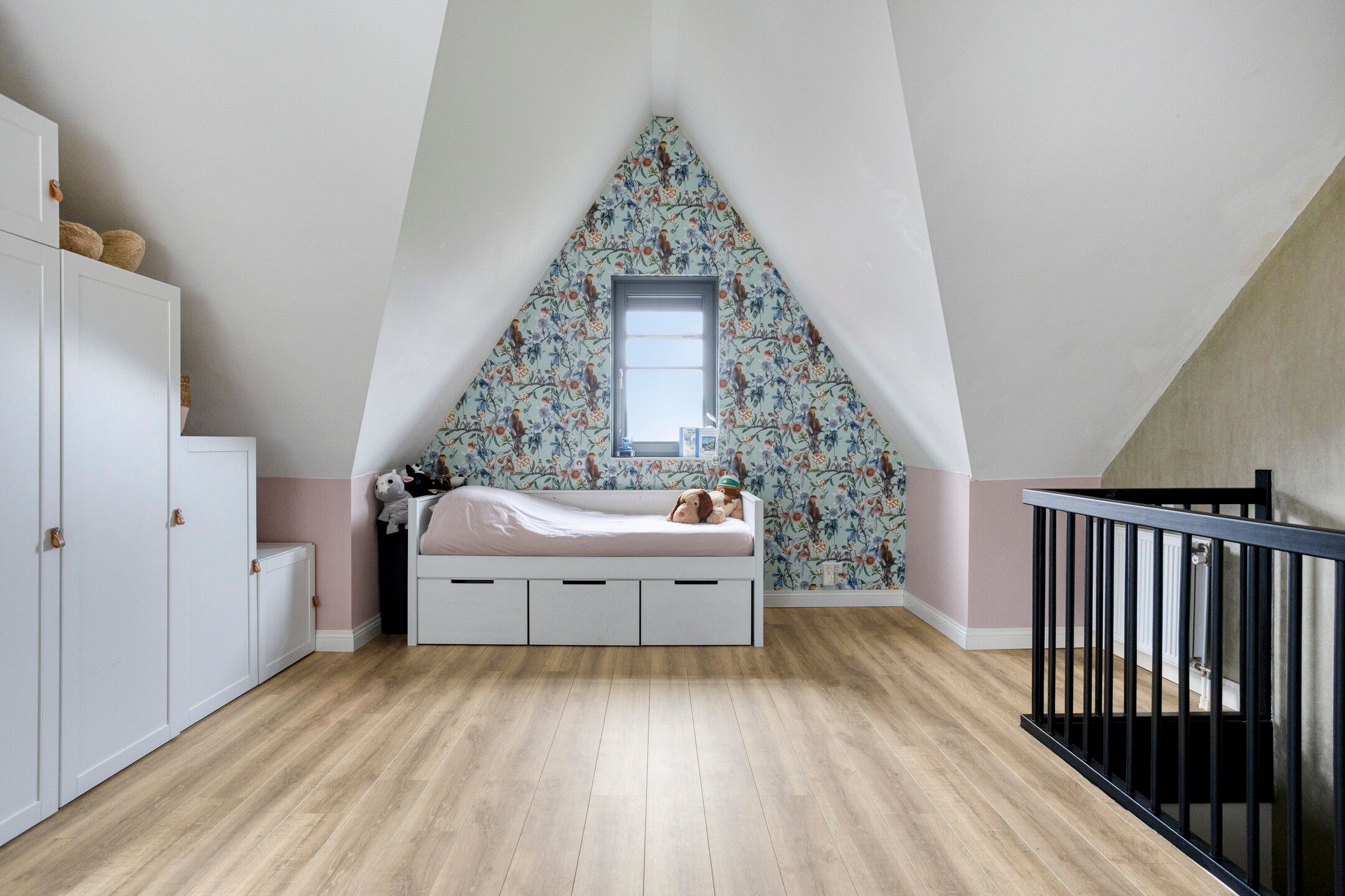 Spacious Corner Home with Premium Finishes and Sunny Garden Canopy — 39
