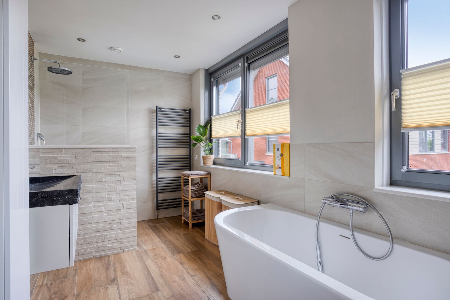 Spacious Corner Home with Premium Finishes and Sunny Garden Canopy — 29