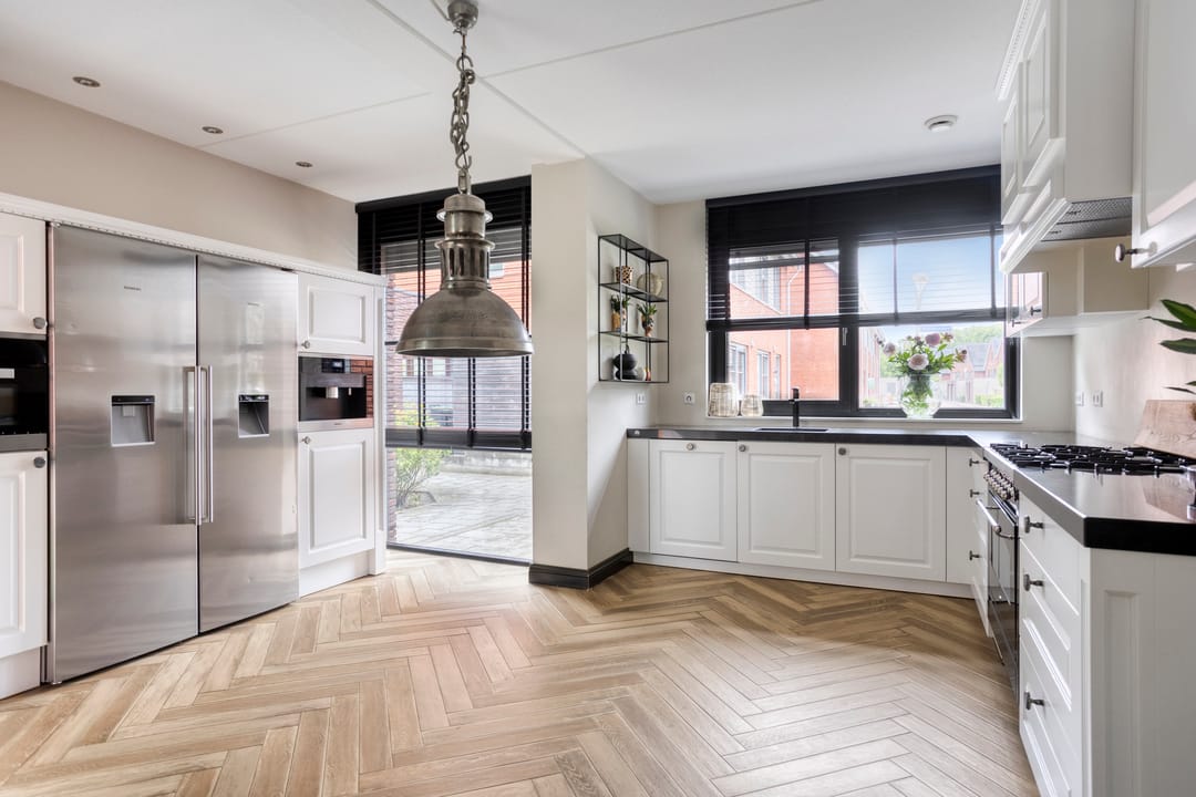 Spacious Corner Home with Premium Finishes and Sunny Garden Canopy — 17