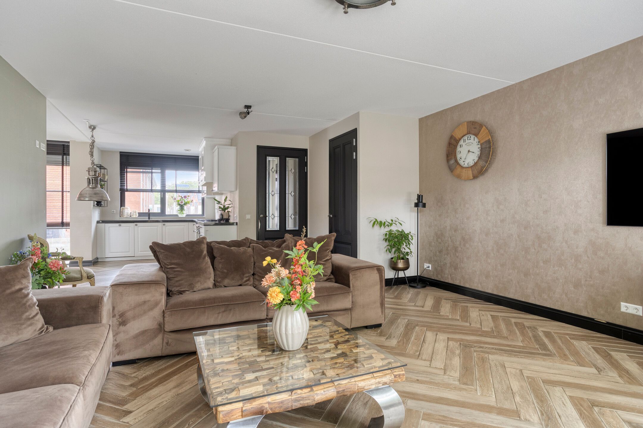 Spacious Corner Home with Premium Finishes and Sunny Garden Canopy — 12