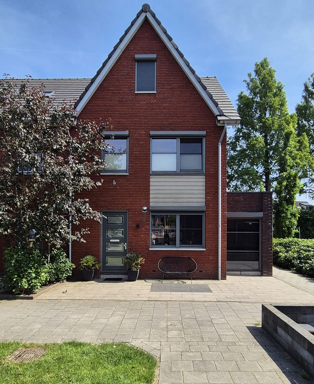 Spacious Corner Home with Premium Finishes and Sunny Garden Canopy — 61