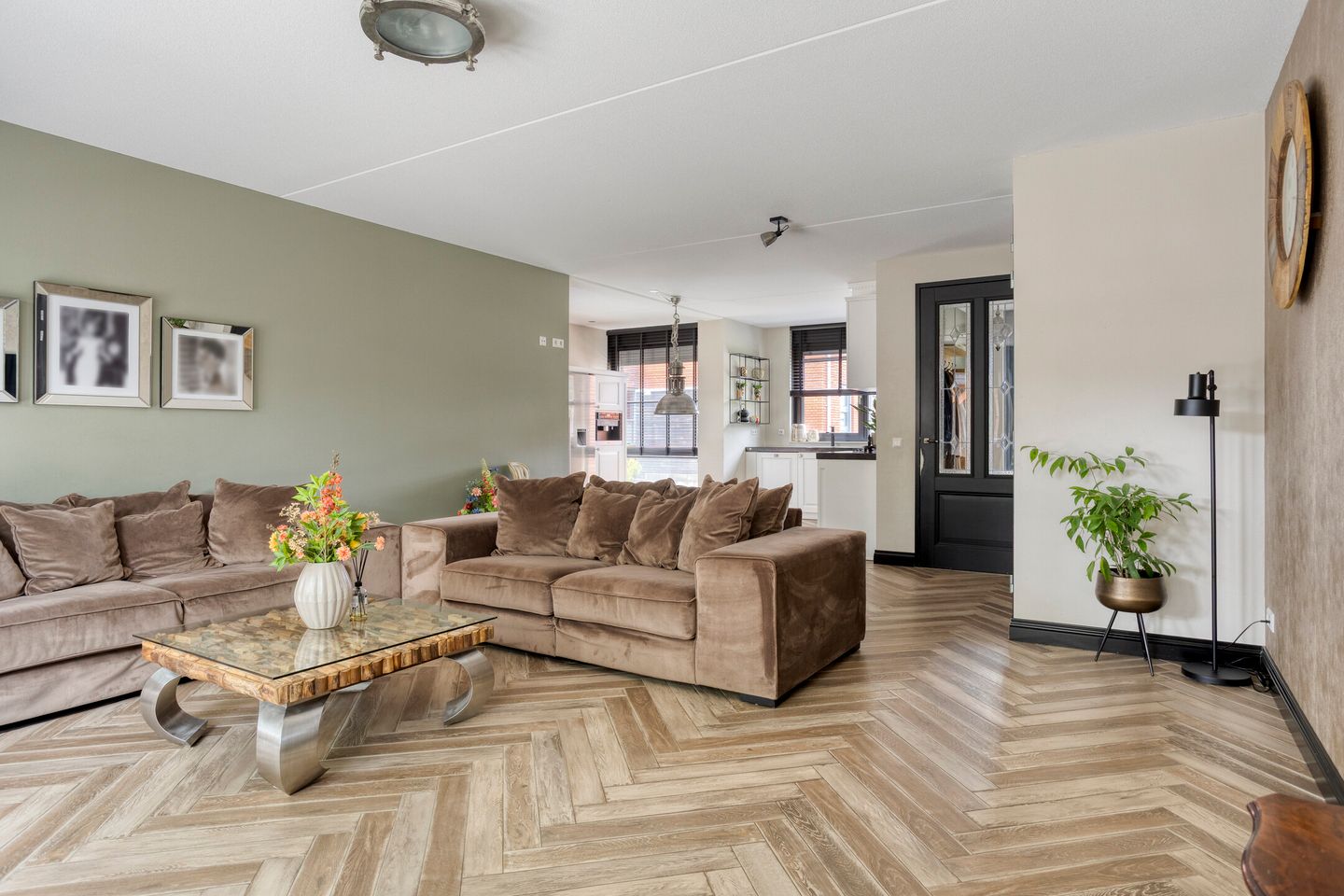 Spacious Corner Home with Premium Finishes and Sunny Garden Canopy — 10