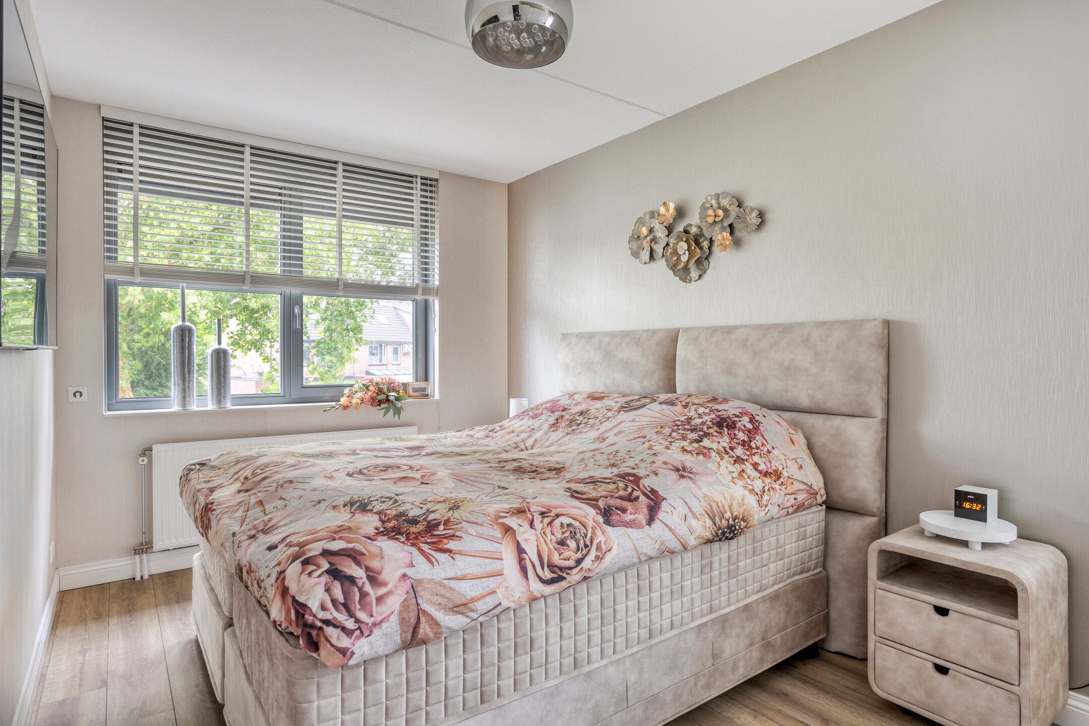 Spacious Corner Home with Premium Finishes and Sunny Garden Canopy — 27