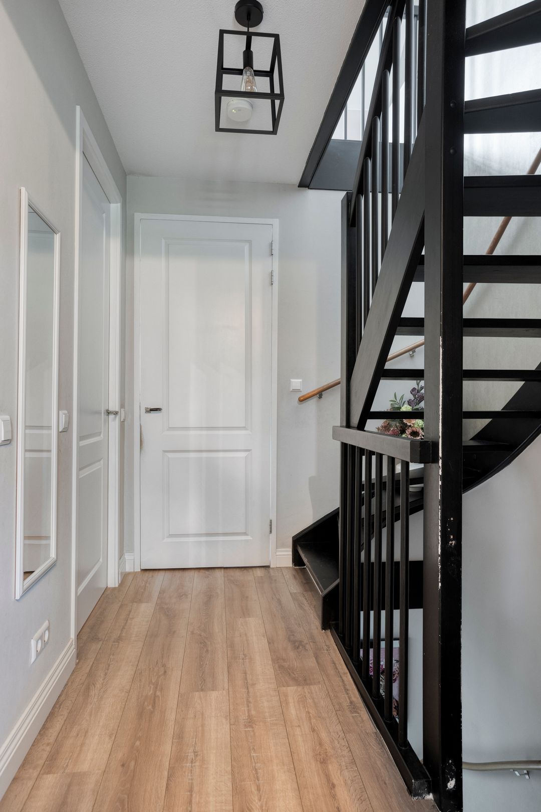 Spacious Corner Home with Premium Finishes and Sunny Garden Canopy — 37