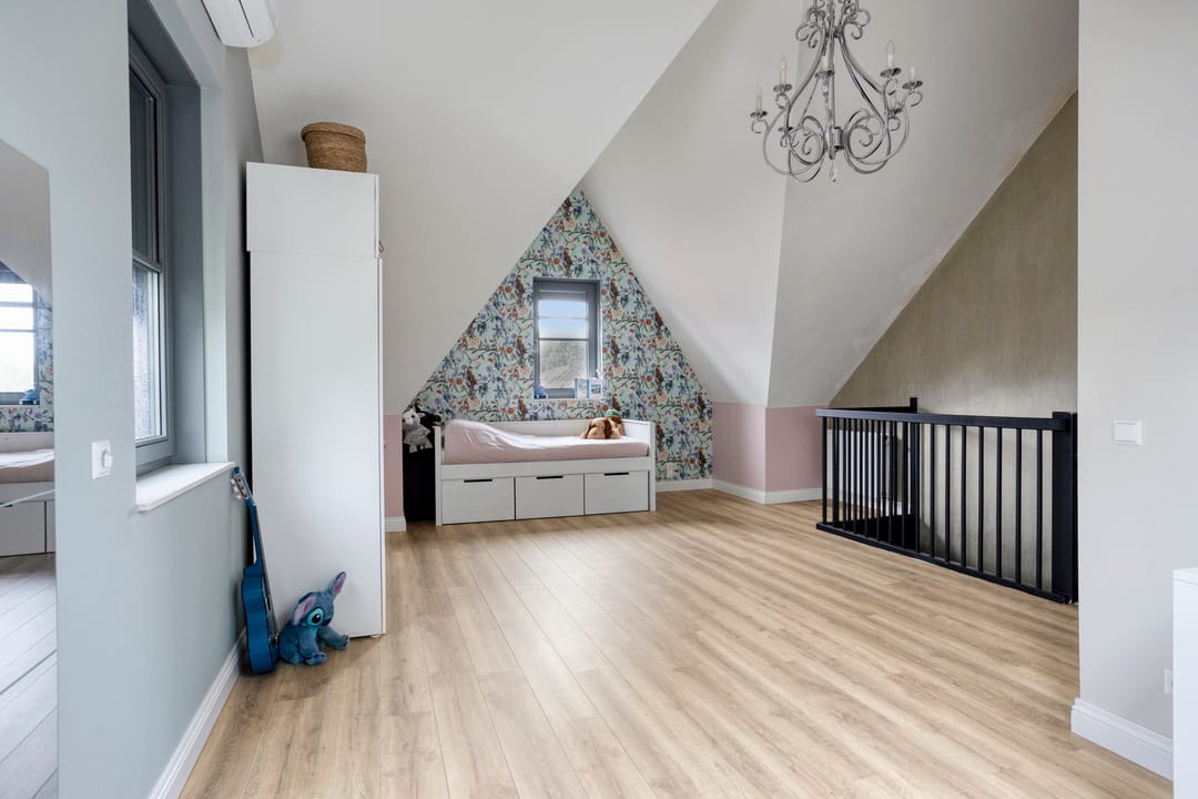 Spacious Corner Home with Premium Finishes and Sunny Garden Canopy — 38