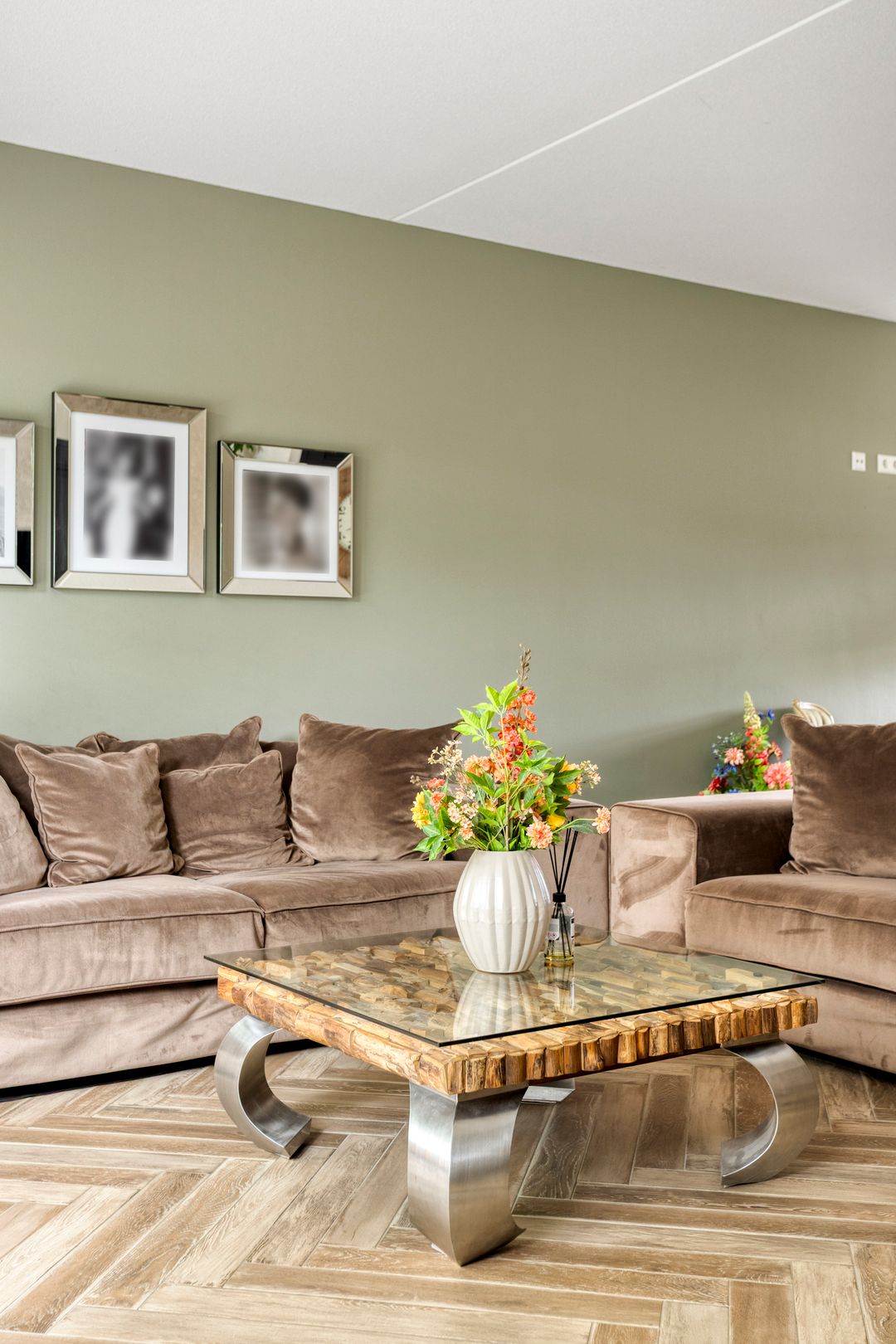 Spacious Corner Home with Premium Finishes and Sunny Garden Canopy — 13