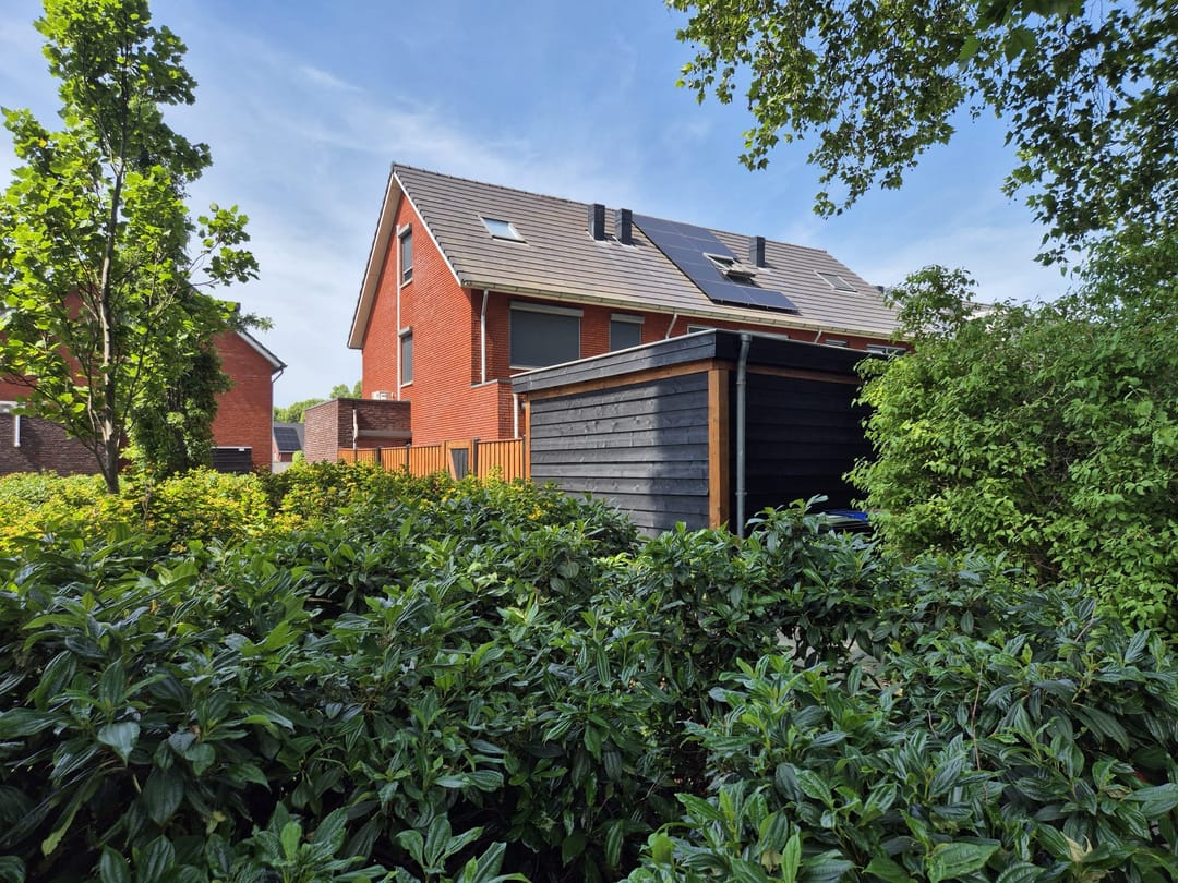 Spacious Corner Home with Premium Finishes and Sunny Garden Canopy — 68