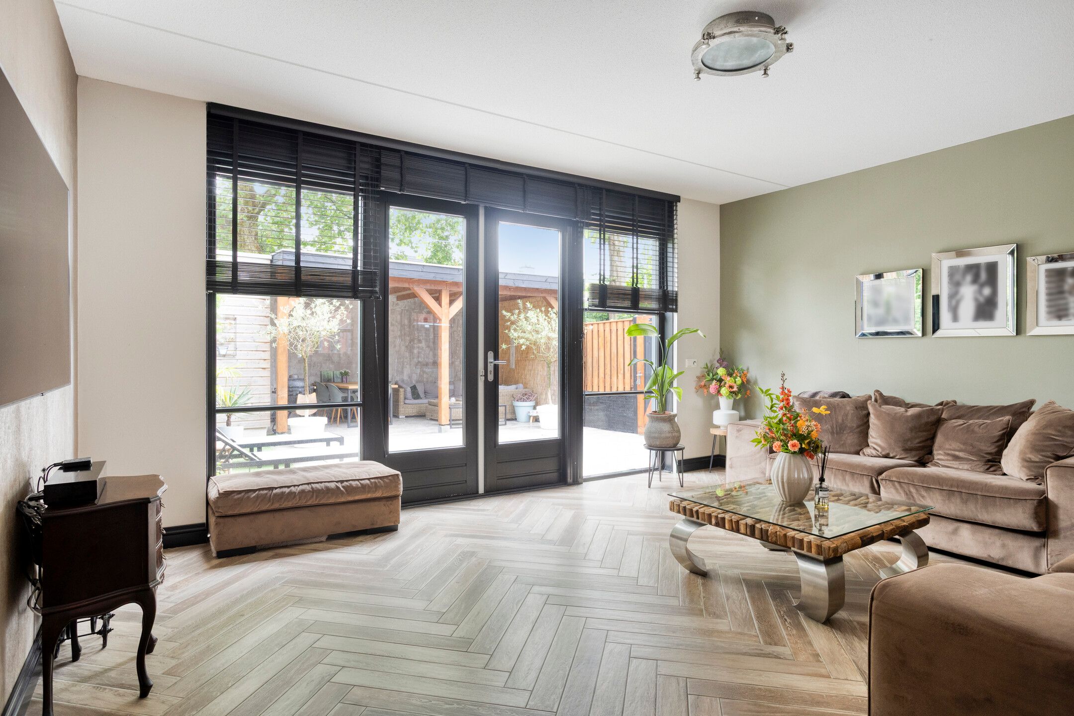 Spacious Corner Home with Premium Finishes and Sunny Garden Canopy — 9