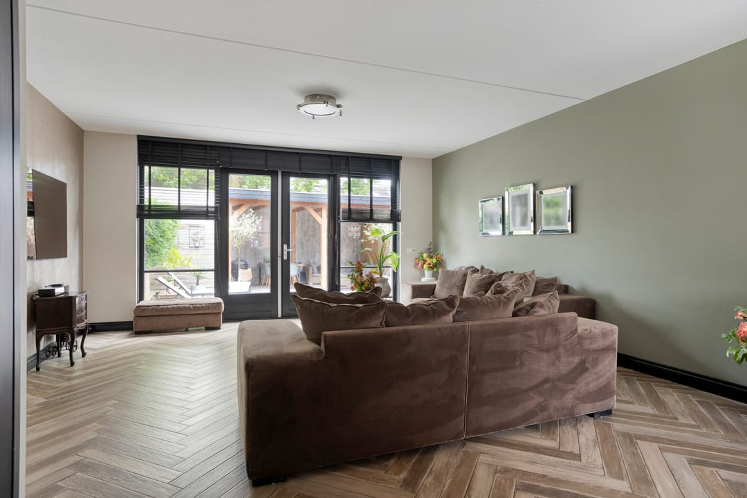 Spacious Corner Home with Premium Finishes and Sunny Garden Canopy — 8