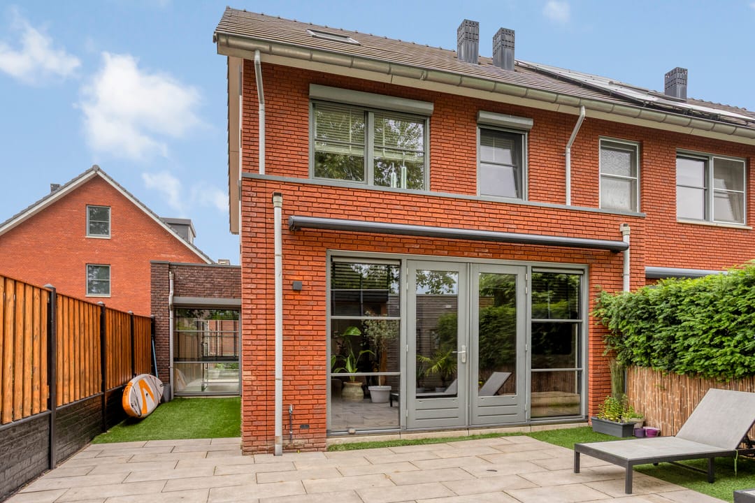 Spacious Corner Home with Premium Finishes and Sunny Garden Canopy — 53