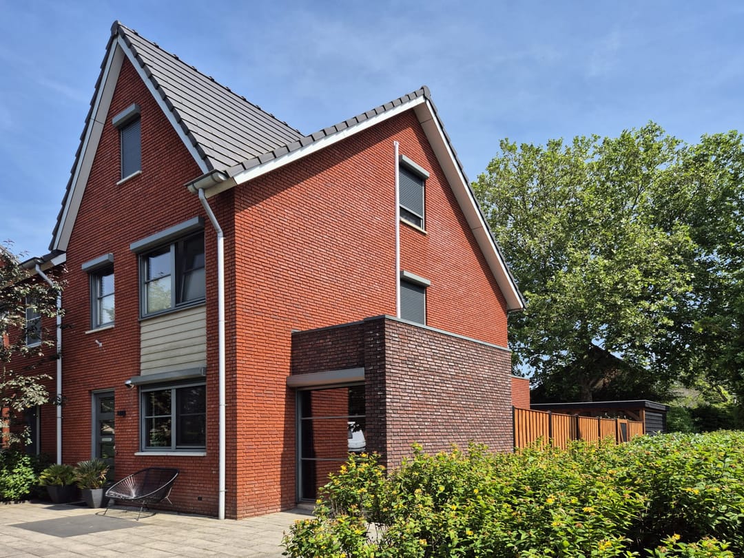 Spacious Corner Home with Premium Finishes and Sunny Garden Canopy — 62