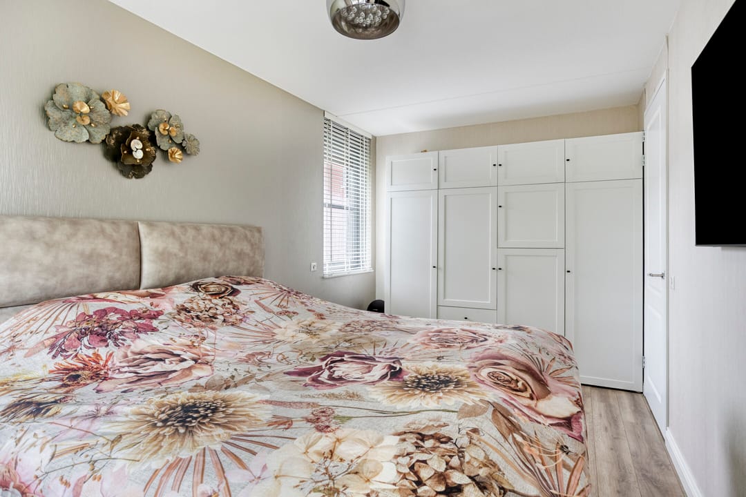 Spacious Corner Home with Premium Finishes and Sunny Garden Canopy — 28