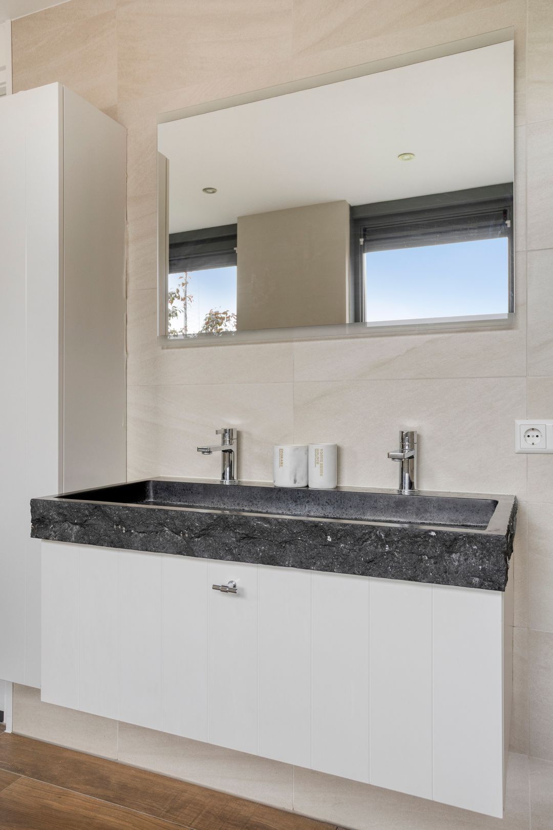 Spacious Corner Home with Premium Finishes and Sunny Garden Canopy — 32