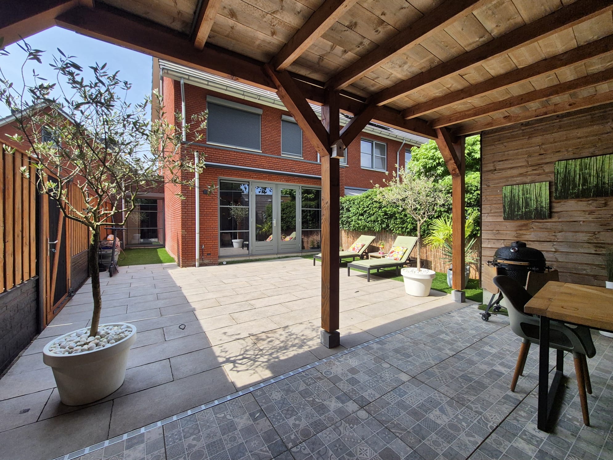 Spacious Corner Home with Premium Finishes and Sunny Garden Canopy — 63