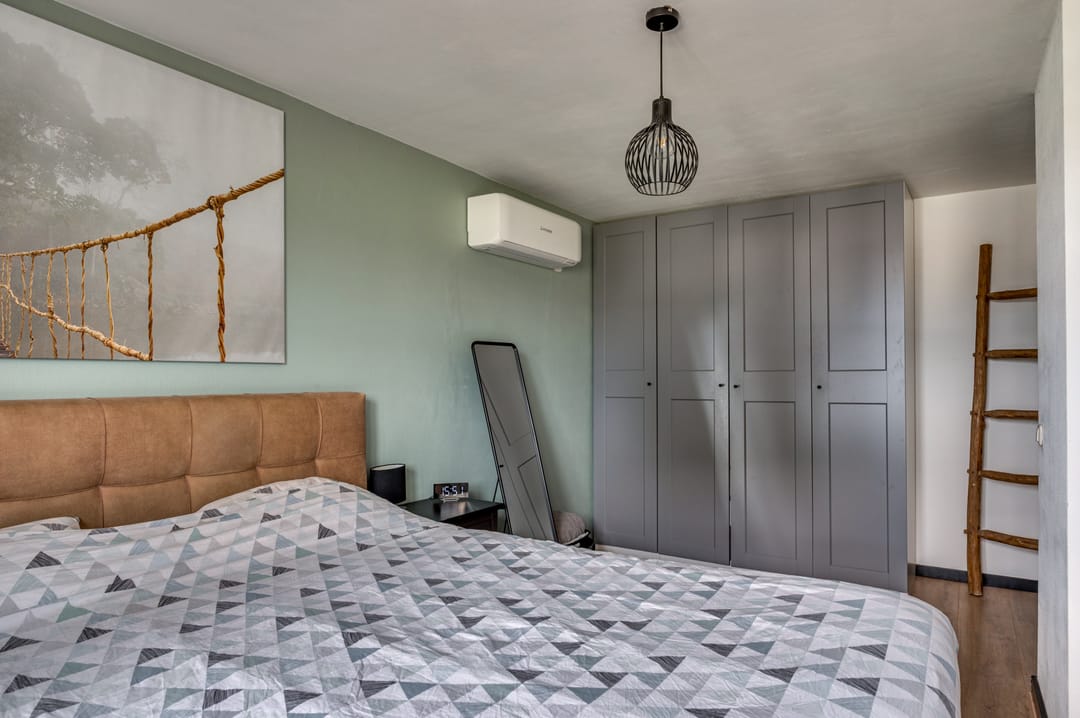 Spacious Detached Home with South-Facing Garden and Carport in Quiet Village Setting — 38