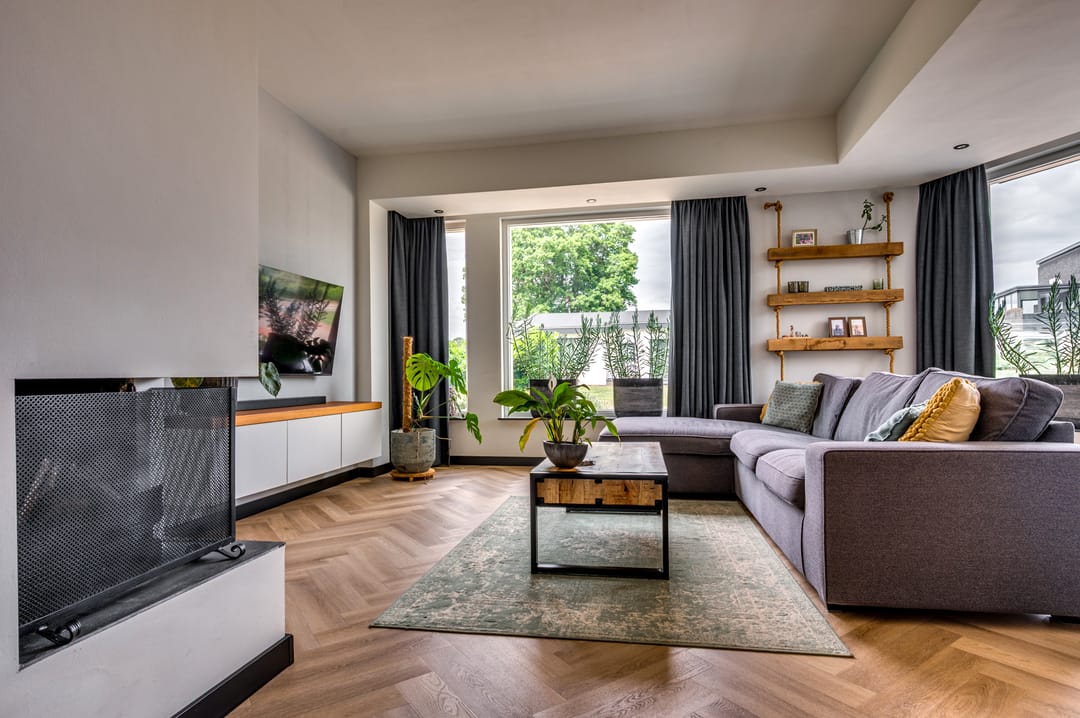 Spacious Detached Home with South-Facing Garden and Carport in Quiet Village Setting — 8