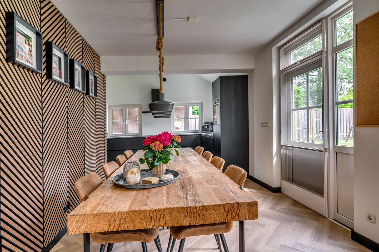 Spacious Detached Home with South-Facing Garden and Carport in Quiet Village Setting — 25