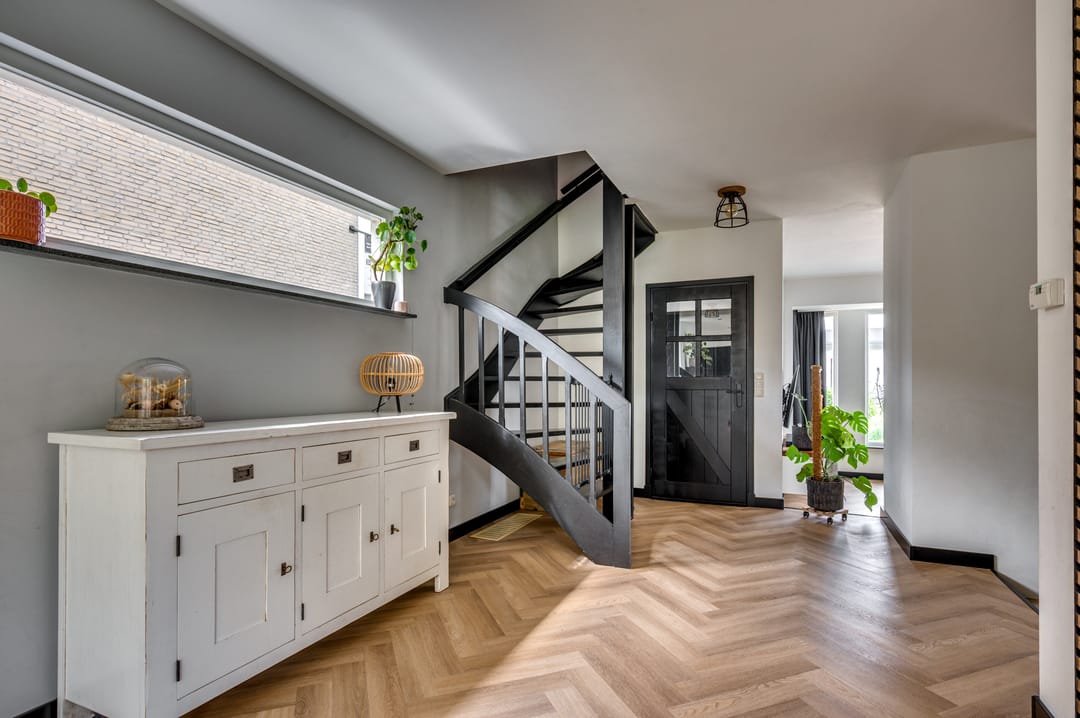 Spacious Detached Home with South-Facing Garden and Carport in Quiet Village Setting — 28