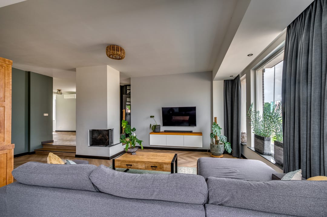 Spacious Detached Home with South-Facing Garden and Carport in Quiet Village Setting — 11