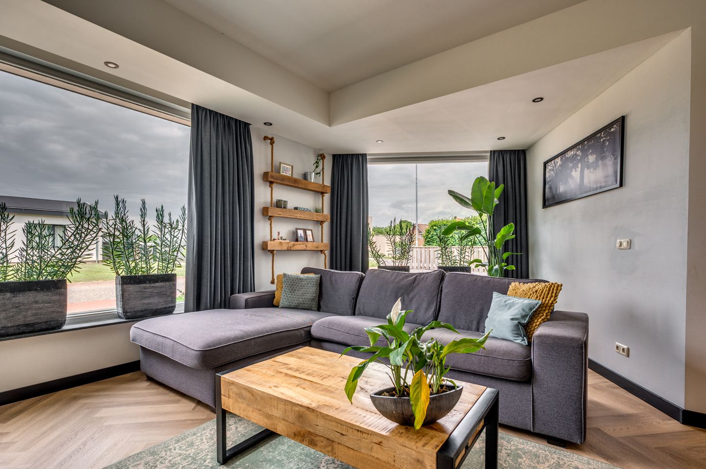 Spacious Detached Home with South-Facing Garden and Carport in Quiet Village Setting — 10