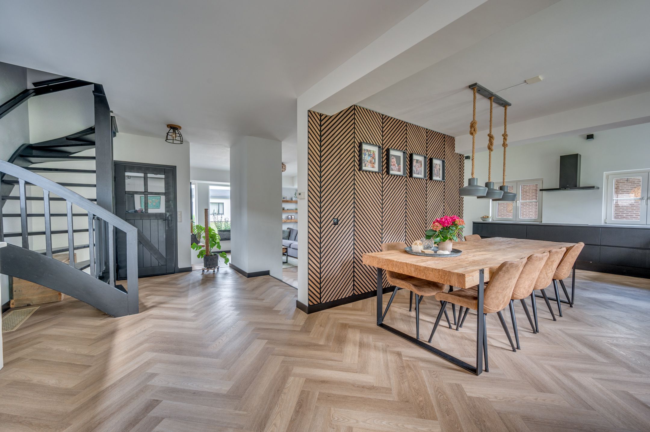 Spacious Detached Home with South-Facing Garden and Carport in Quiet Village Setting — 27