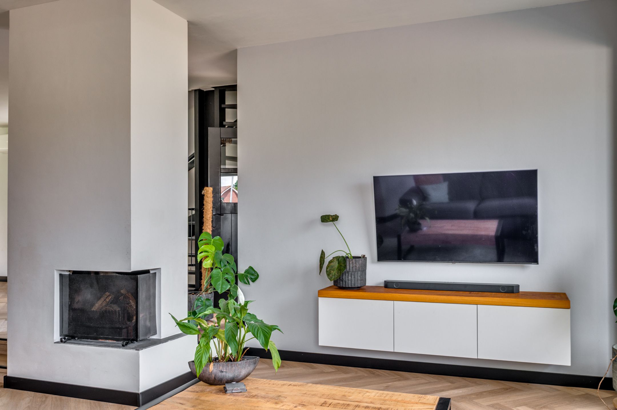Spacious Detached Home with South-Facing Garden and Carport in Quiet Village Setting — 12