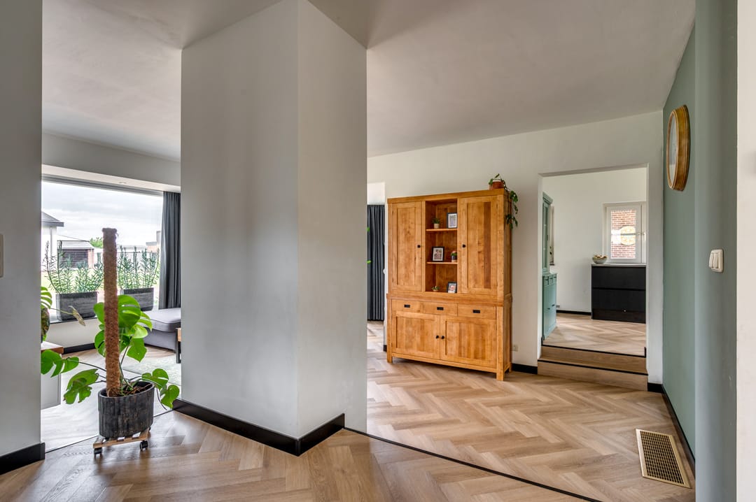 Spacious Detached Home with South-Facing Garden and Carport in Quiet Village Setting — 7
