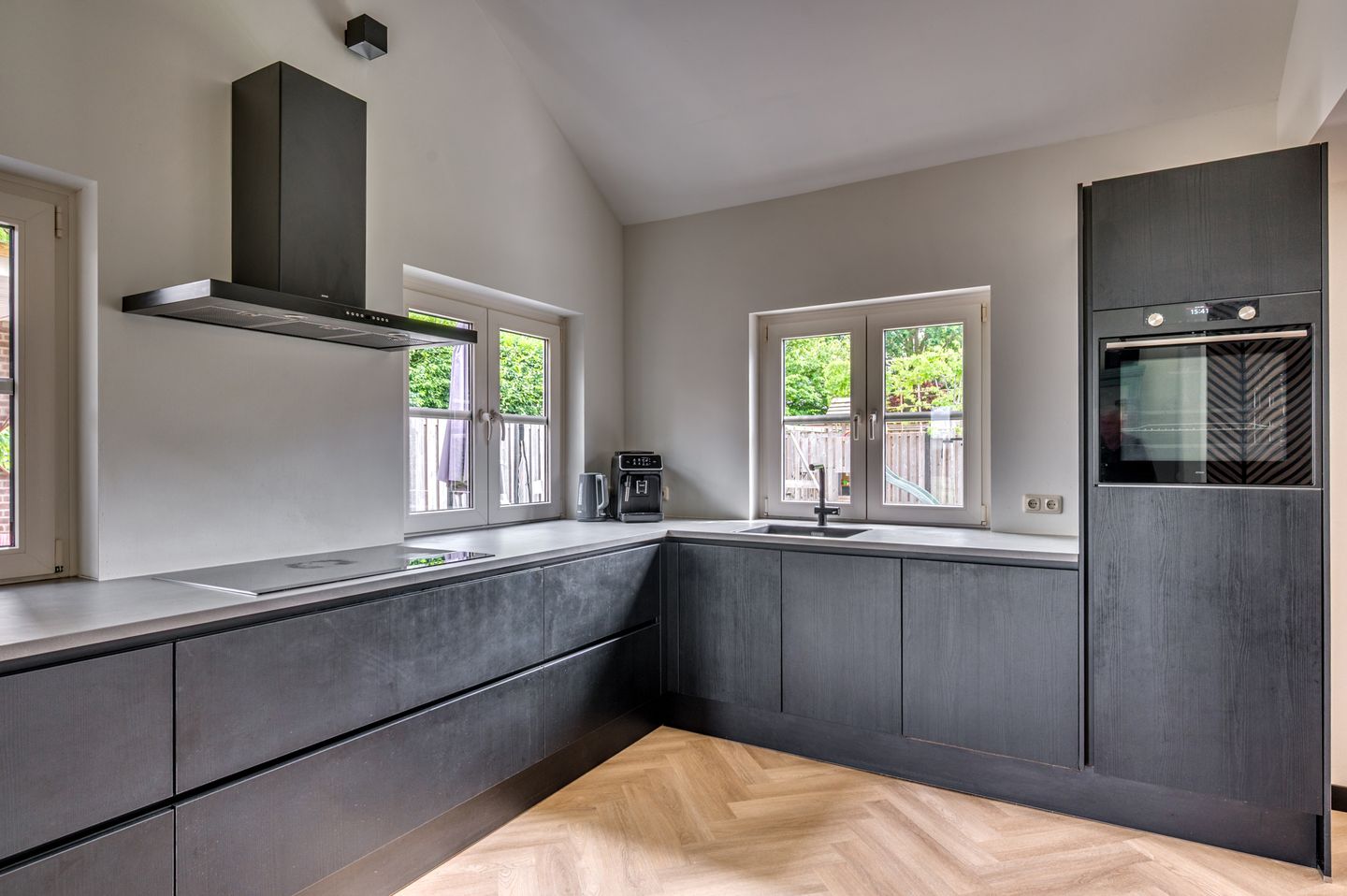 Spacious Detached Home with South-Facing Garden and Carport in Quiet Village Setting — 19