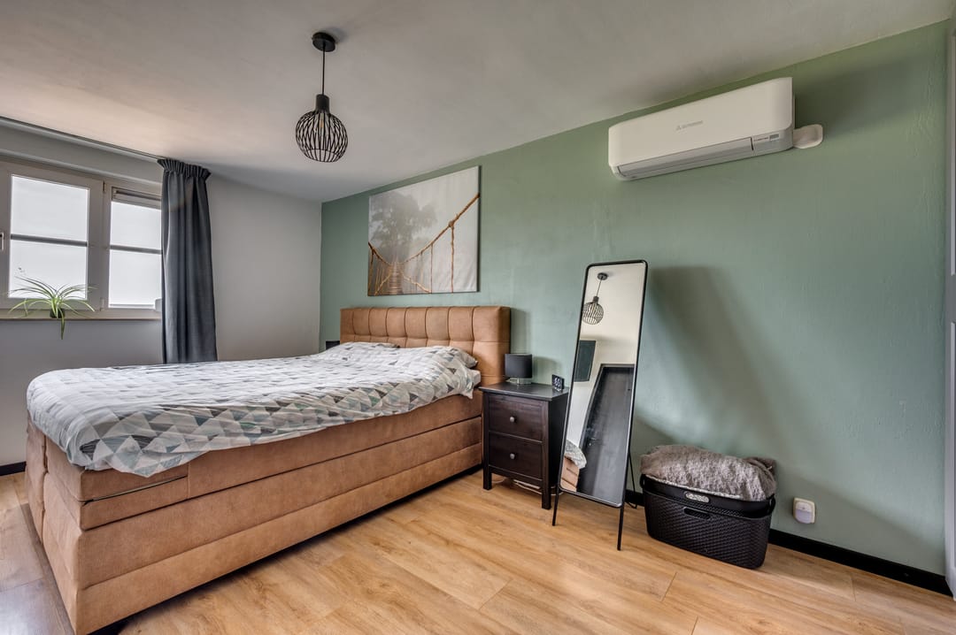 Spacious Detached Home with South-Facing Garden and Carport in Quiet Village Setting — 37
