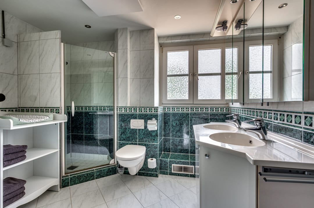 Spacious Detached Home with South-Facing Garden and Carport in Quiet Village Setting — 41