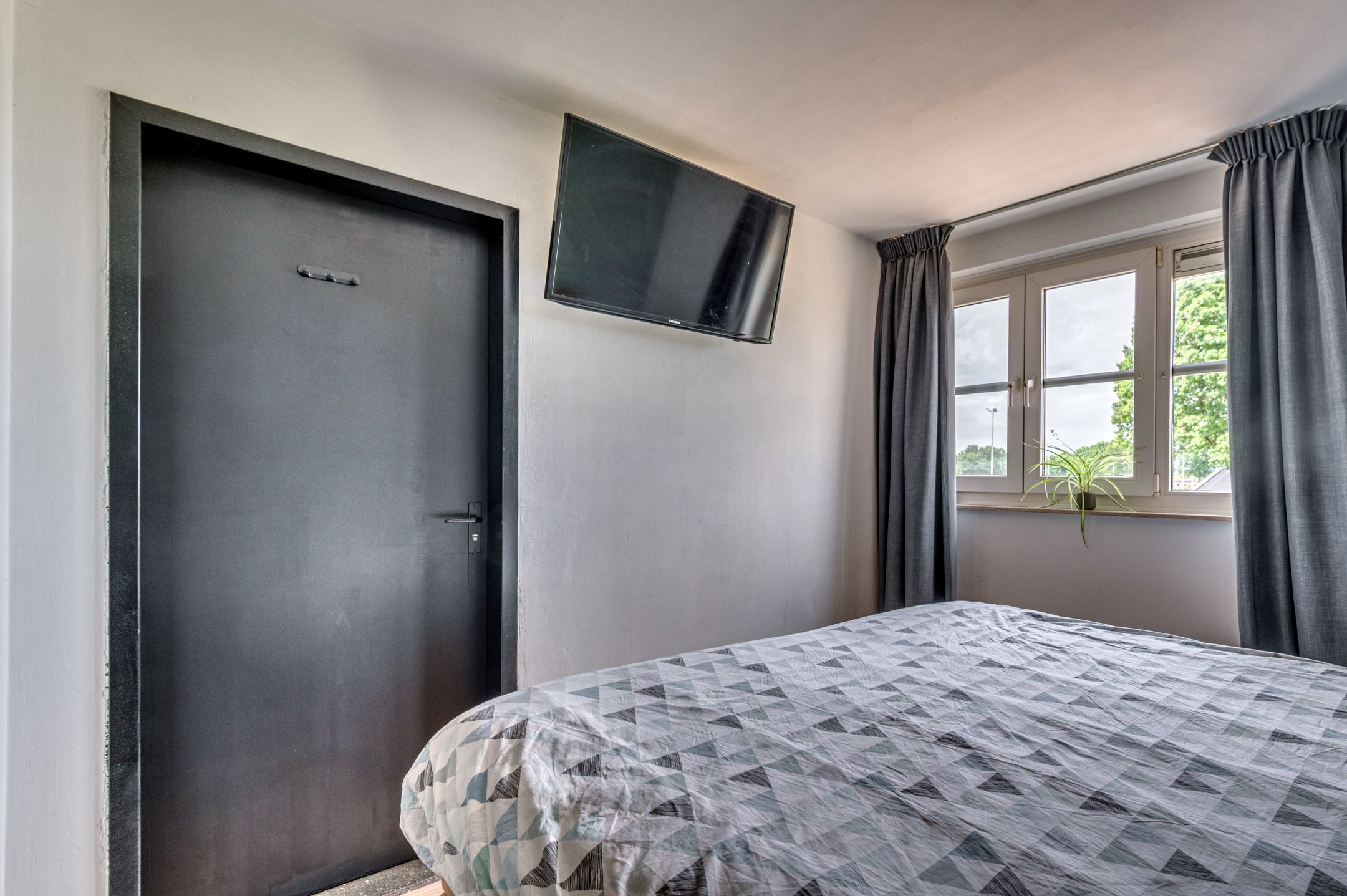 Spacious Detached Home with South-Facing Garden and Carport in Quiet Village Setting — 39